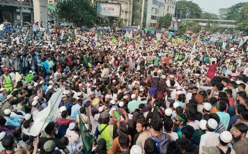 Demand to ban AL: Mass rally continues at Shahbagh