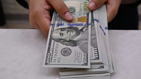 Dollar price remains stable at Tk122 after implementing market-based exchange rate