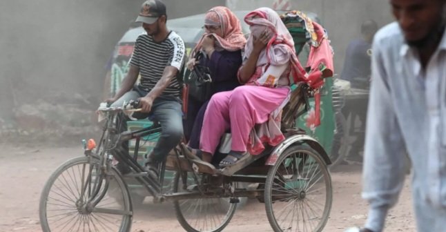 Dhaka’s air ‘unhealthy for sensitive groups’ on Friday