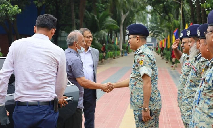 Police no longer have heavy weapons: Home Adviser