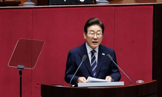 South Korea's Lee urges approval of $22.5 bn extra budget